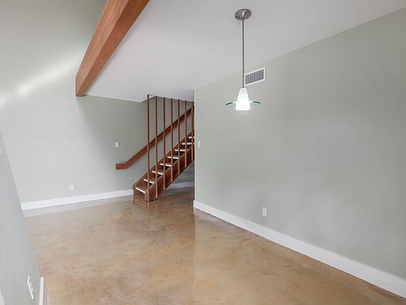 4th image of 1601A Summer Creek Ct