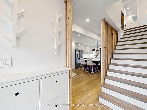 5th image of 400 Handley Cres