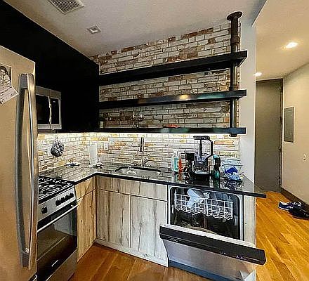 5th image of 372 Kosciusko St #400