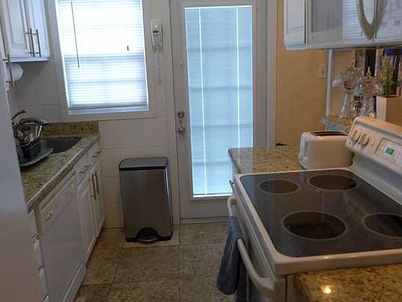 5th image of 800 NE 6th St
