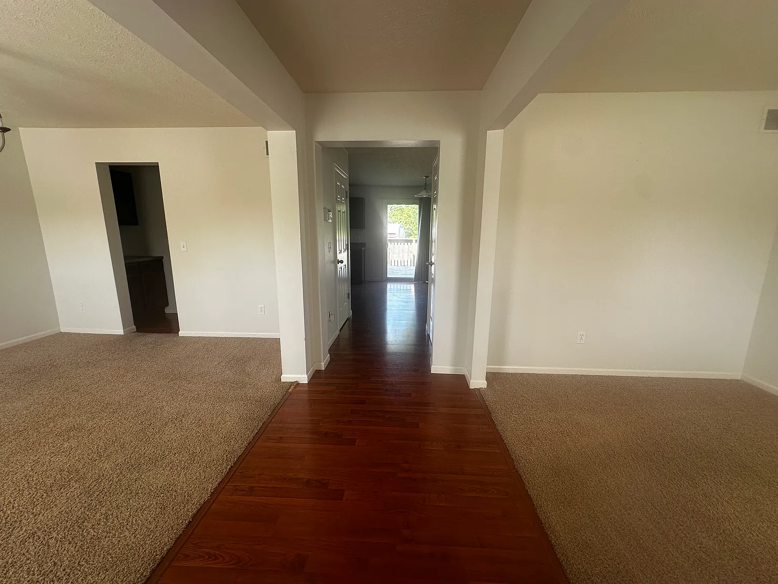 4 bed, 2.5 bath, 2120 sqft, $2,800 — Photo 2