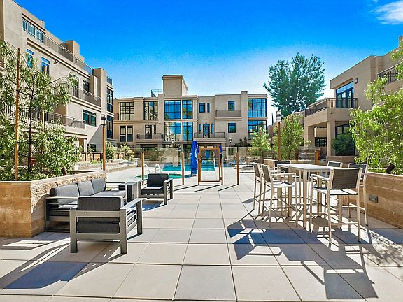 4th image of 5420 Yolanda Ave #209