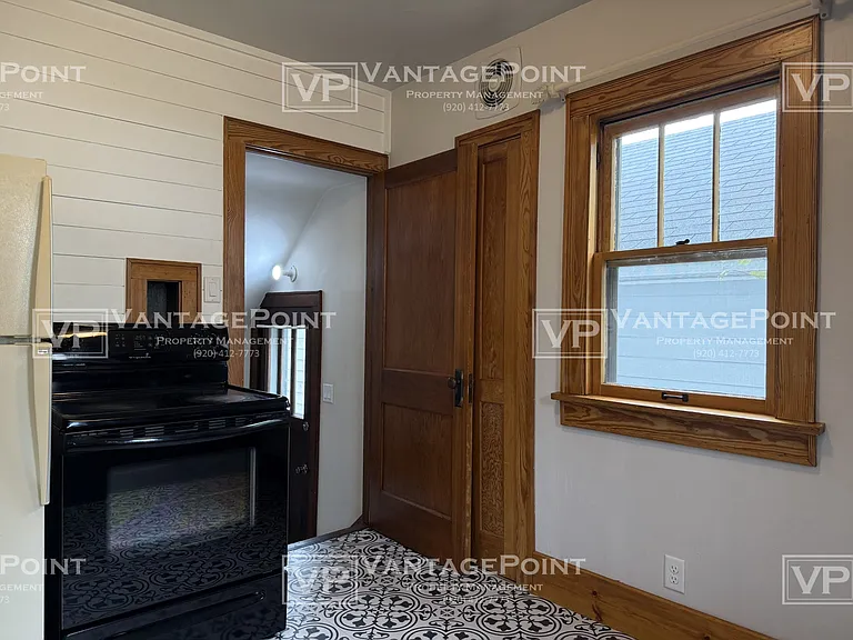 112 Cleveland St — Photo 11