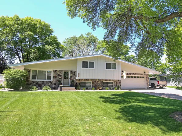 1209 N 4th St, Aberdeen, SD 57401
