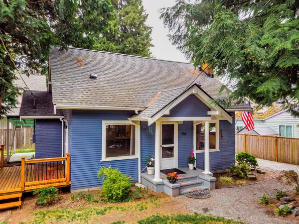 916 N 199th St, Seattle, WA 98133