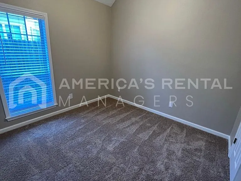 141 Flagstone Ln — Photo 14