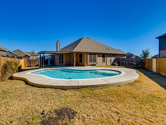 2nd image of 305 Sir Guy Ct