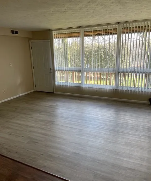 Riverview Apartments — Photo 4