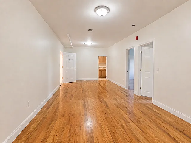 2 bed, 1.0 bath, 1000 sqft, $2,400 — Photo 3