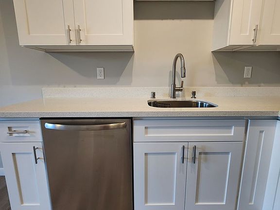 4th image of 7626 Pacific Ave S #101
