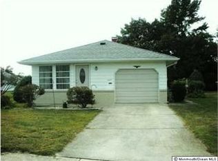 16 Aruba Ct, Toms River, NJ 08757