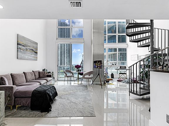 4th image of 300 S Biscayne Blvd #L-612