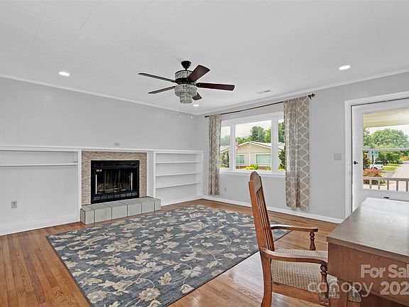 5th image of 282 Rogers St