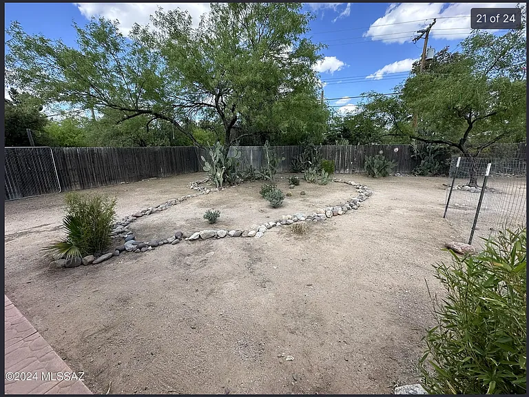 1025 S Van Buren Ave — Photo 15