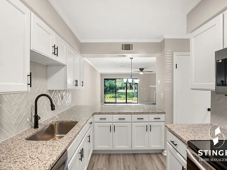 5 Battery Ln — Photo 1