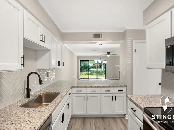 5 Battery Ln, Beaufort, SC 29902
