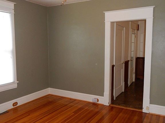 3rd image of 1038 Morgan Ave SE