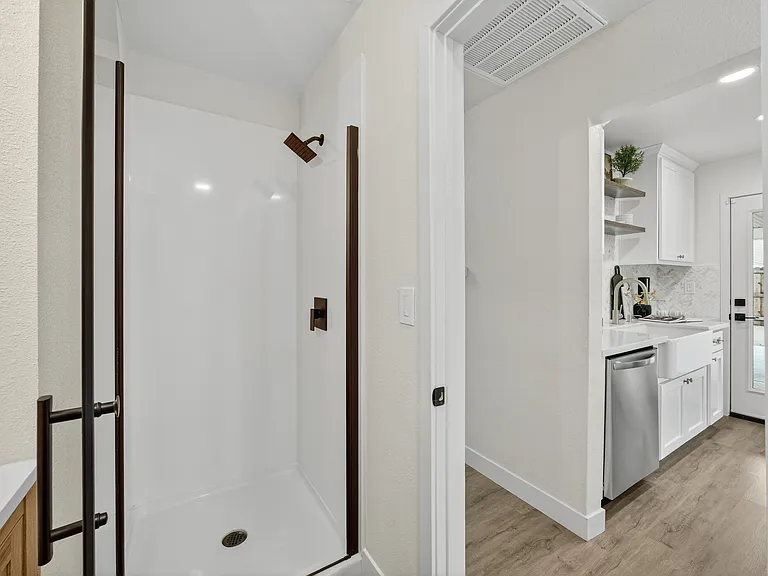 1335 School St — Photo 8