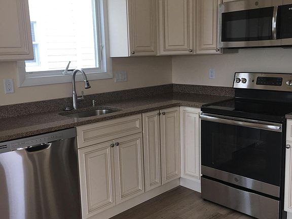 3rd image of 5061 West Ave #1