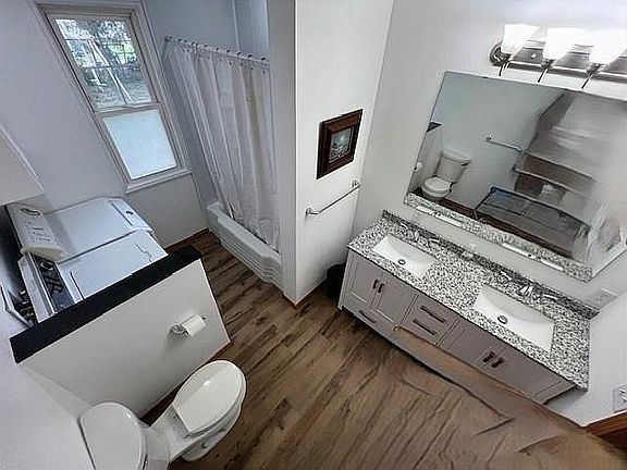 Family Bathroom/Laundry Room