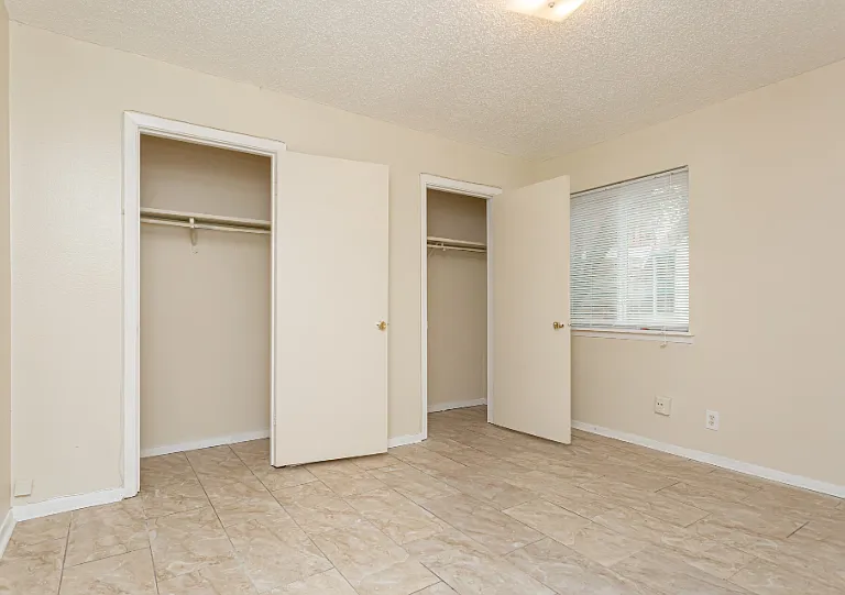Cedarwood Apartments — Photo 11