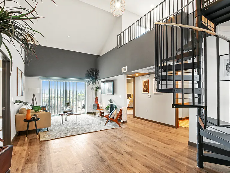NOHO URBAN APARTMENTS — Photo 8