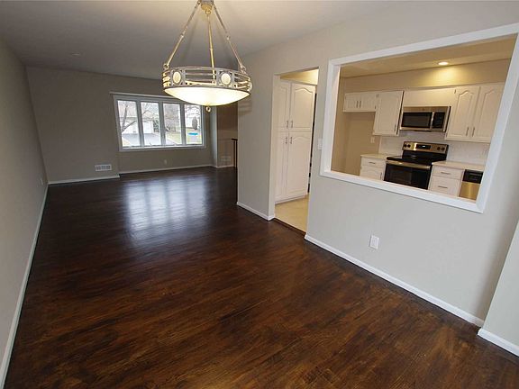3rd image of 27 Howell Dr