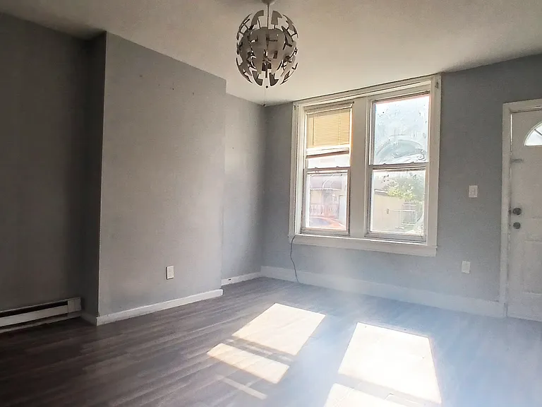 2925 N Marshall St — Photo 3