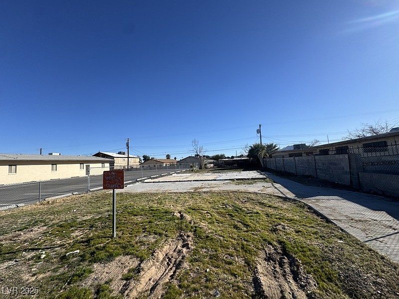 1st image of 2422 McCarran St