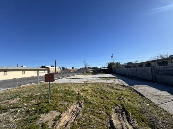 2422 McCarran St, North Las Vegas, NV 89030