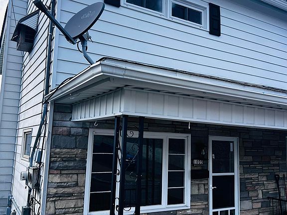 3rd image of 1009 Grove St