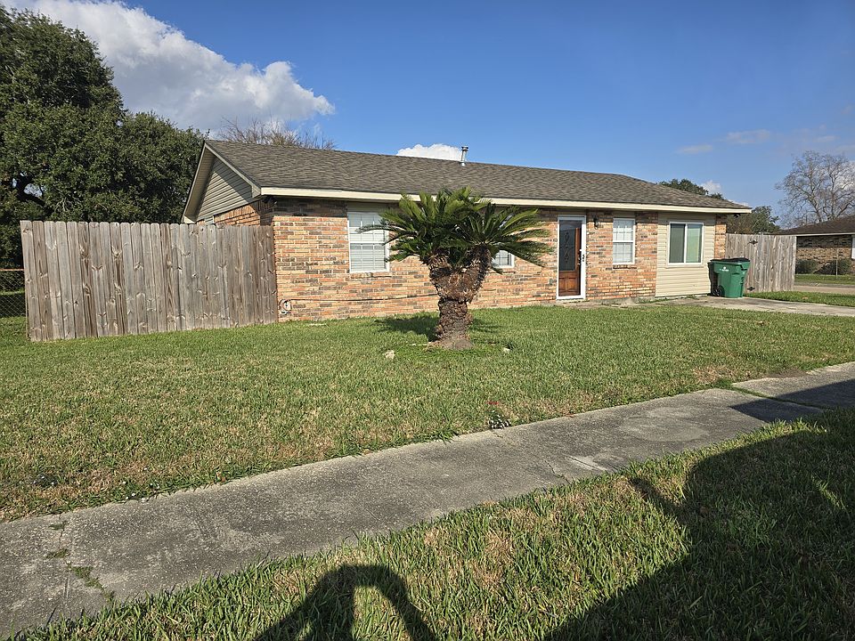 1st image of 900 W Krueger Ln