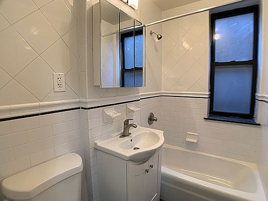 5th image of 151 E 81st St APT 5G