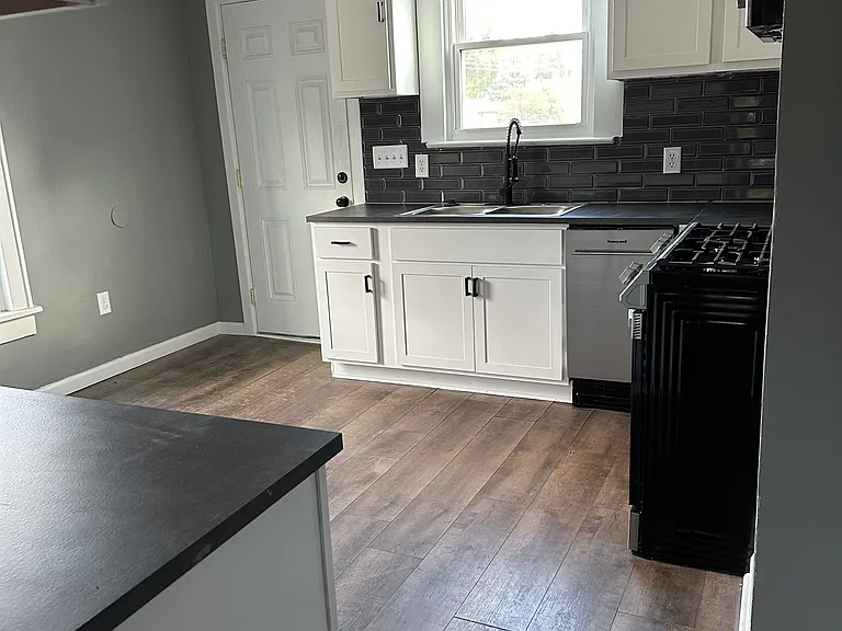 629 Sheldon Ave — Photo 5