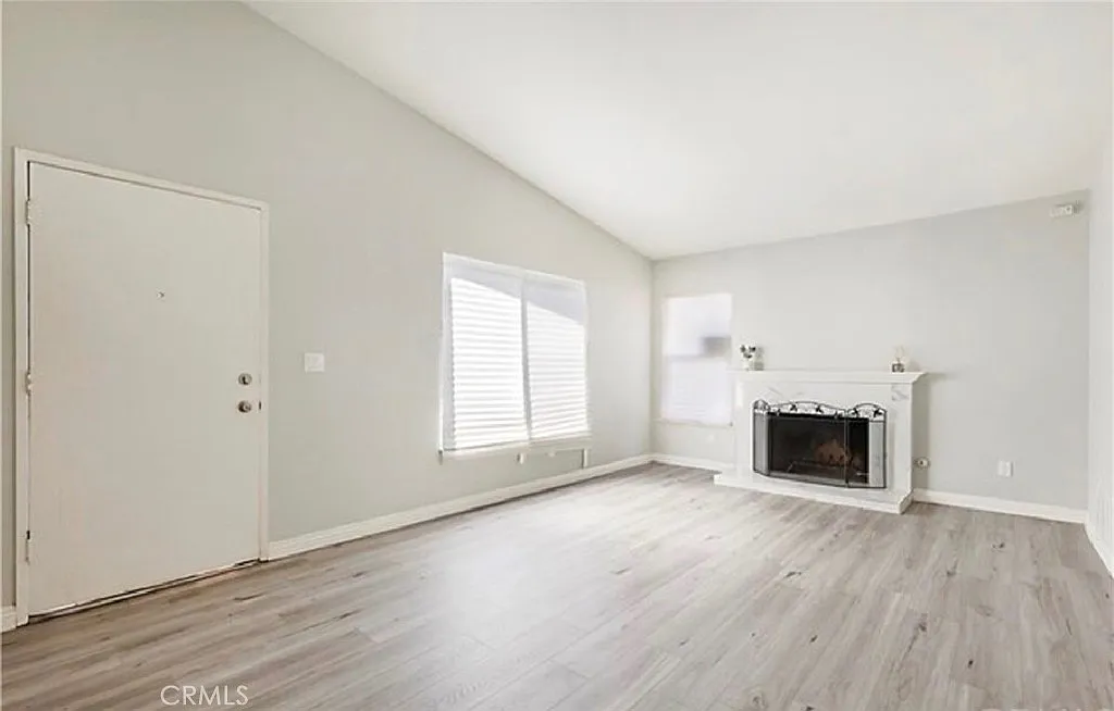 3 bed, 1105 sqft, $3,000 — Photo 2