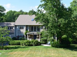 7 Crestview Ln, Milton, MA 02186