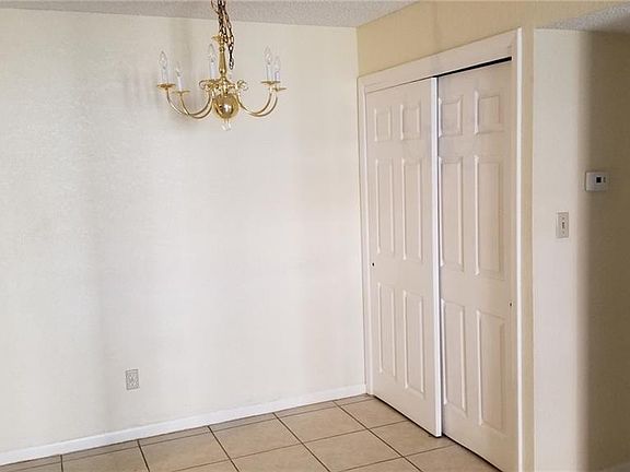 3rd image of 4401 Thornbriar Ln APT 102