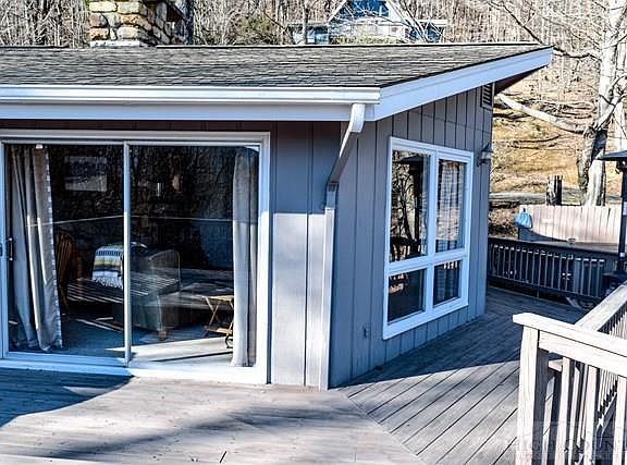5th image of 209 Knob Hill Ln