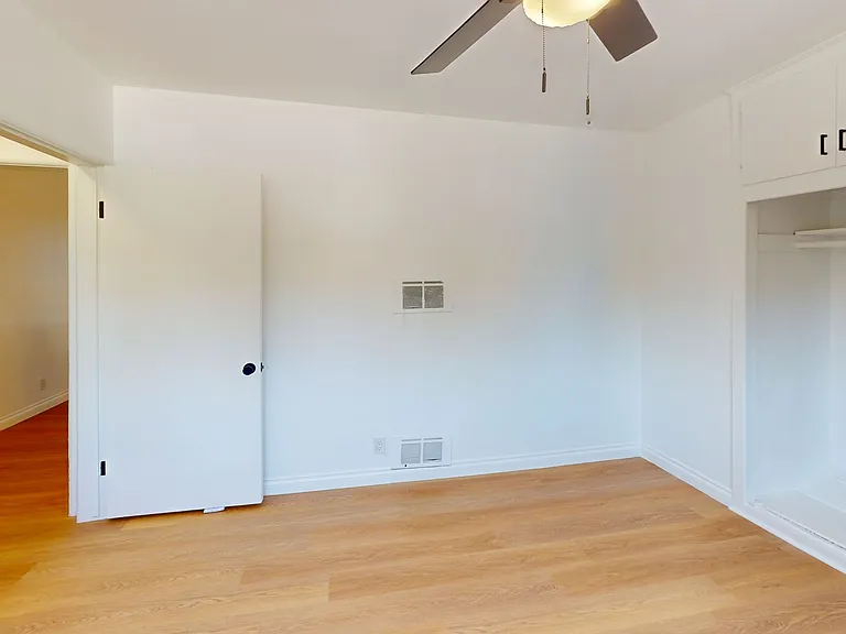 The Claire Manor Apts — Photo 21