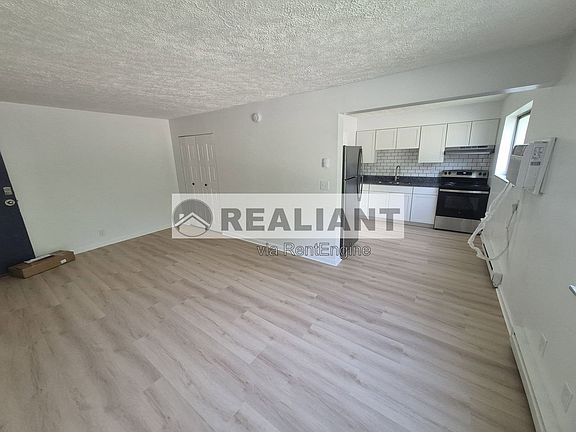 5th image of 922 Highland Ave #27