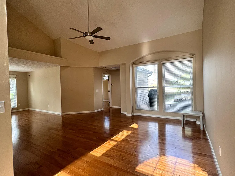 6148 Lakelyn — Photo 4