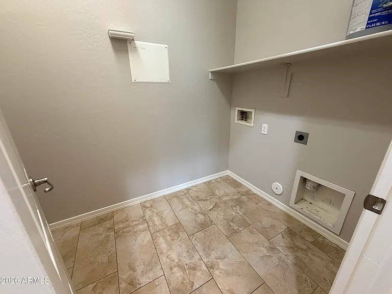 2417 E Iris Dr — Photo 35