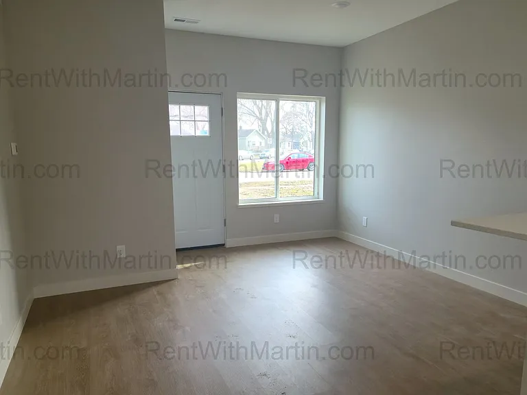 136 Janney Ave — Photo 2