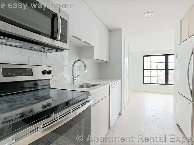 10 Soden St #8 — Photo 1