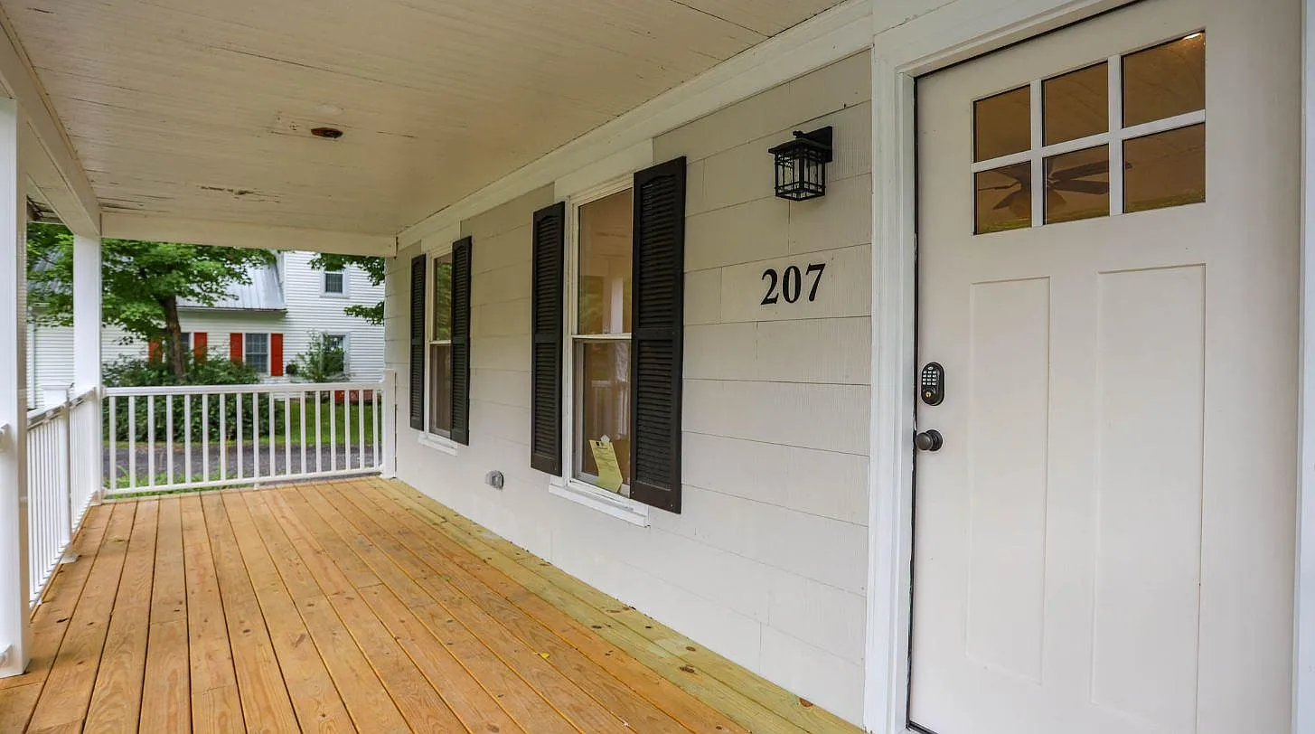 4 bed, 2000 sqft, $2,400 — Photo 2