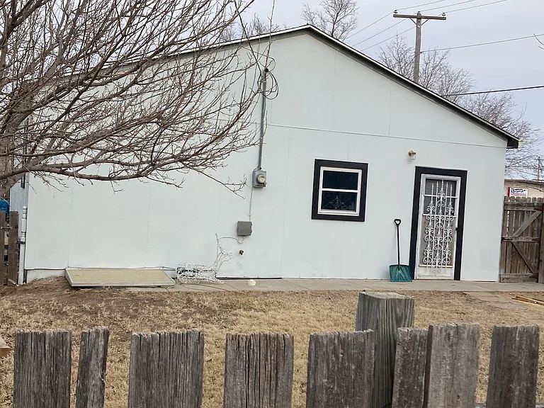 301 Evans St — Photo 2