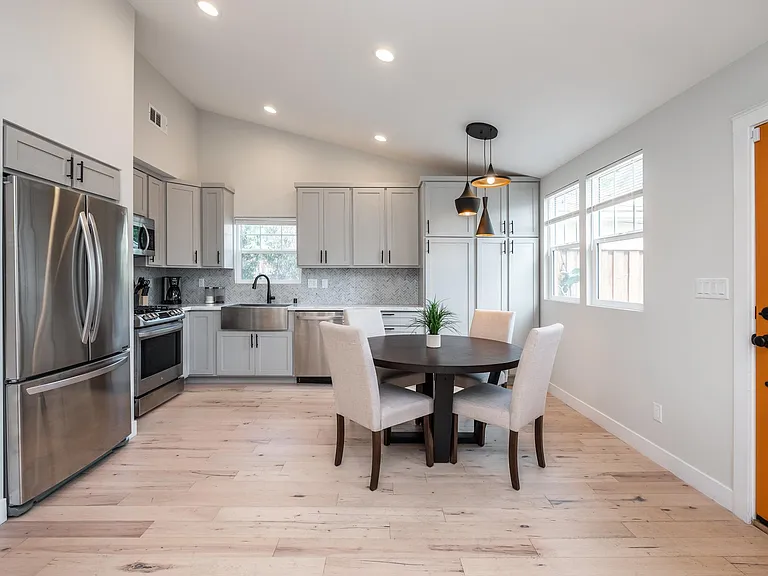 4039 Clayton Ave — Photo 11