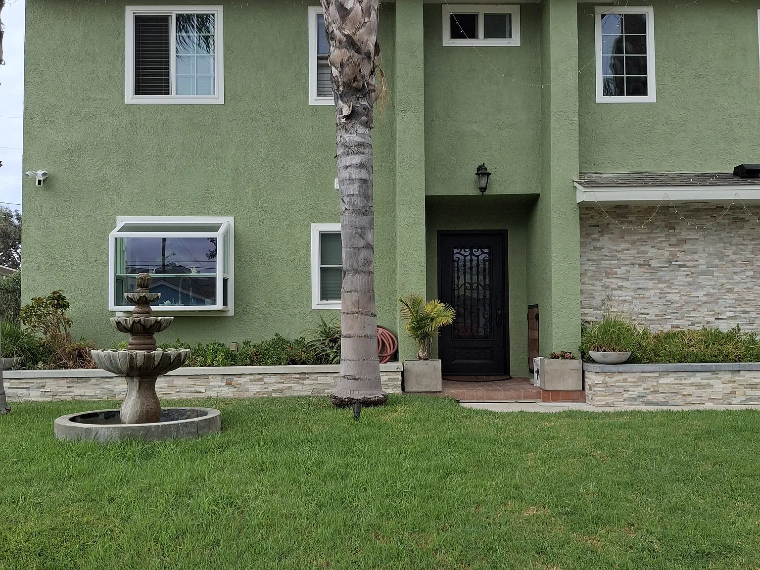 5 bed, 2.5 bath, 1725 sqft, $4,800 — Photo 1