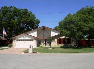 1105 3rd St, Granbury, TX 76048