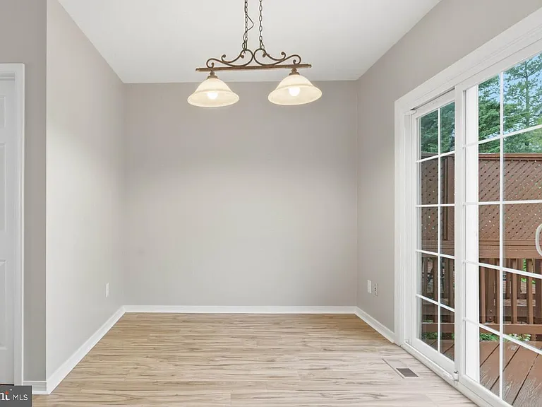 7035 Kings Manor Dr — Photo 19